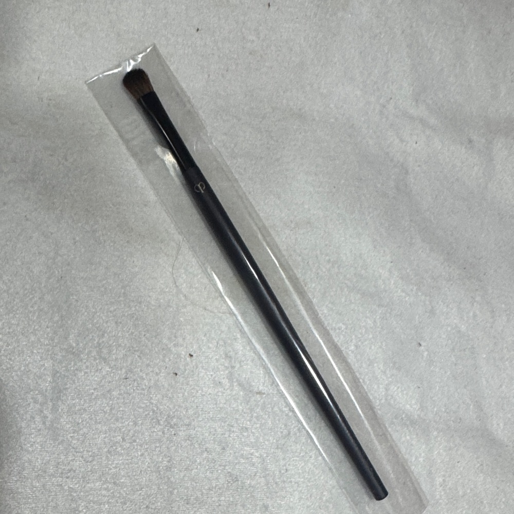 Cle de Peau Makeup Brush